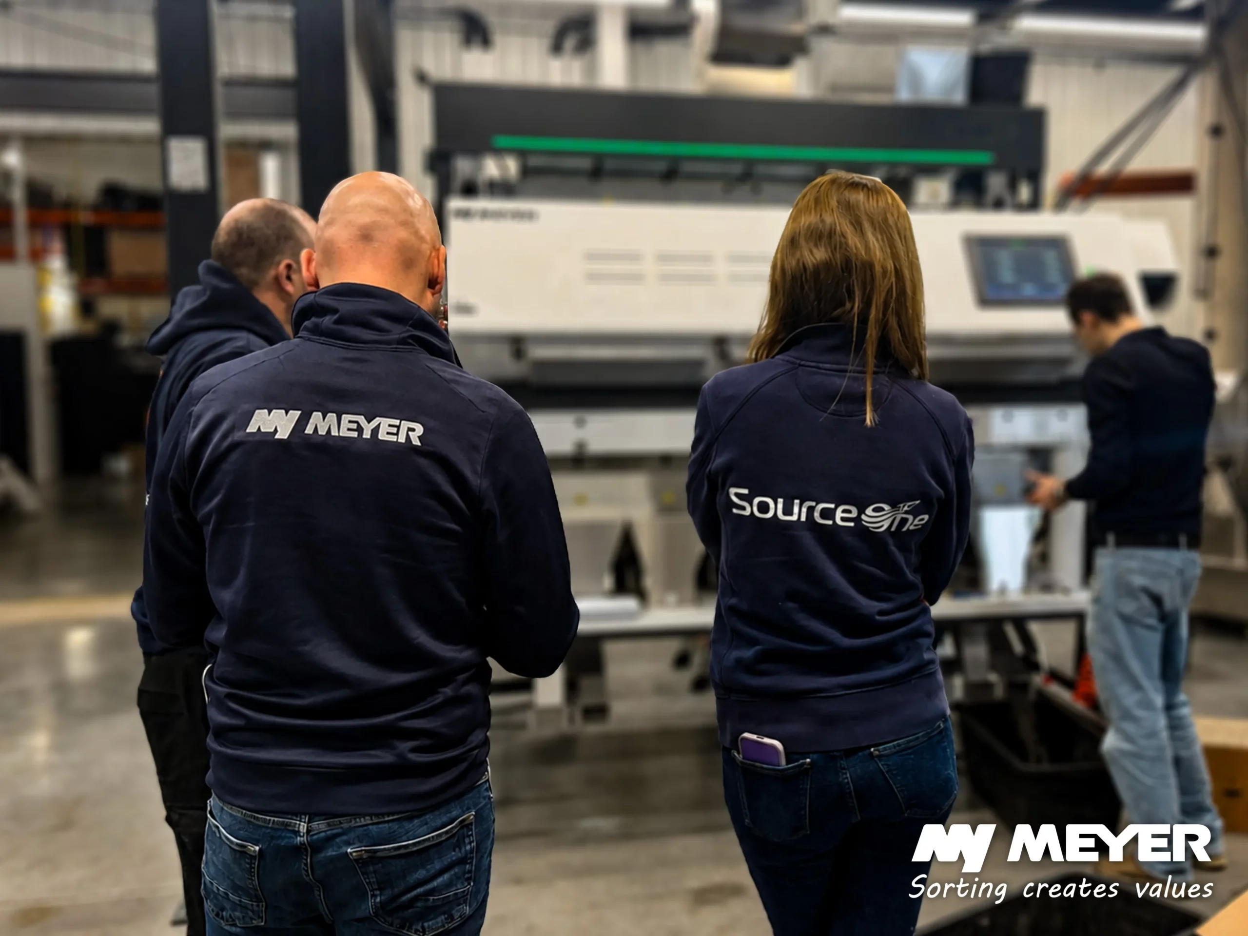 Customer tests are where technology meets real production needs. Working side by side, we test the material, observe the process and discuss the results to find the most effective sorting approach.